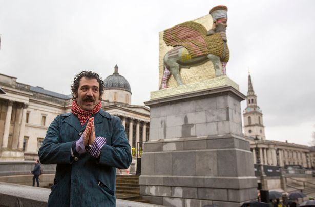 В Лондоне установили копию древней статуи из жестяных банок